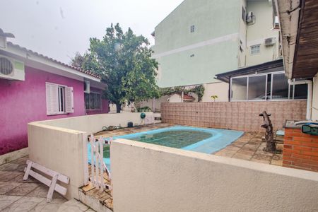 Casa à venda com 140m², 4 quartos e 3 vagas Casa à venda com 140m², 4 quartos e 3 vagasQuintal/Piscina