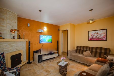 Casa à venda com 140m², 4 quartos e 3 vagas Casa à venda com 140m², 4 quartos e 3 vagasSala