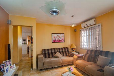 Casa à venda com 140m², 4 quartos e 3 vagas Casa à venda com 140m², 4 quartos e 3 vagasSala