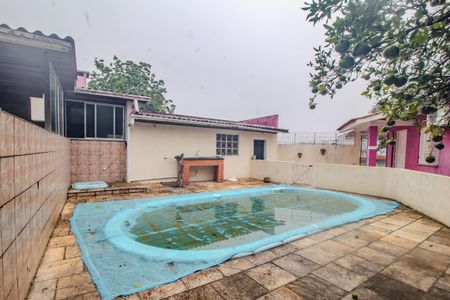 Casa à venda com 140m², 4 quartos e 3 vagas Casa à venda com 140m², 4 quartos e 3 vagasPiscina