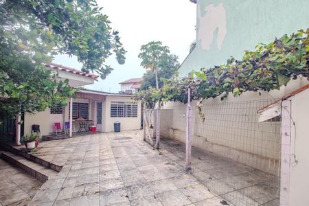 Casa à venda com 140m², 4 quartos e 3 vagas Casa à venda com 140m², 4 quartos e 3 vagasQuintal