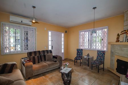 Casa à venda com 140m², 4 quartos e 3 vagas Casa à venda com 140m², 4 quartos e 3 vagasSala