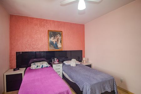 Casa à venda com 140m², 4 quartos e 3 vagas Casa à venda com 140m², 4 quartos e 3 vagasSuite