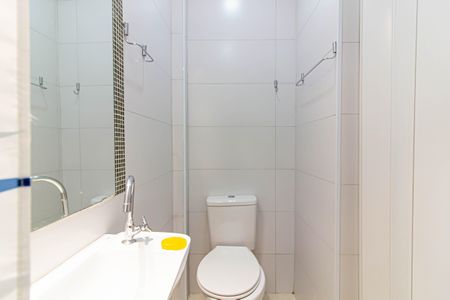 Banheiro de kitnet/studio para alugar com 1 quarto, 15m² em Perdizes, São Paulo