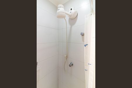 Banheiro de kitnet/studio para alugar com 1 quarto, 15m² em Perdizes, São Paulo