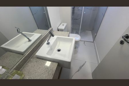 Banheiro social de apartamento para alugar com 1 quarto, 46m² em Centro, Campinas