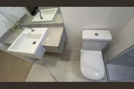 Banheiro social de apartamento para alugar com 1 quarto, 46m² em Centro, Campinas