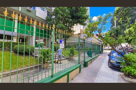 Apartamento à venda com 64m², 2 quartos e 1 vaga Apartamento à venda com 64m², 2 quartos e 1 vagaFachada do Prédio com placa