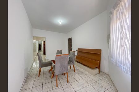 Casa para alugar com 177m², 3 quartos e 2 vagasSala