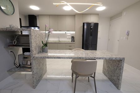 Apartamento à venda com 117m², 3 quartos e 2 vagas Apartamento à venda com 117m², 3 quartos e 2 vagasCozinha
