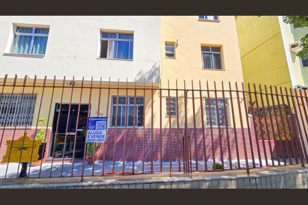 Apartamento para alugar com 60m², 2 quartos e sem vaga Apartamento para alugar com 60m², 2 quartos e sem vagaFachada do Prédio com placa