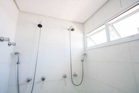 Apartamento à venda com 96m², 3 quartos e 3 vagasBanheiro do quarto 1