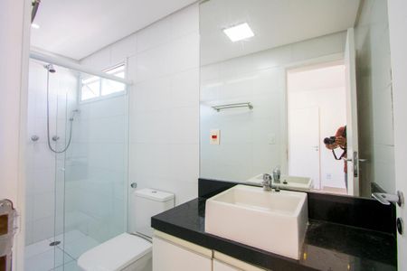 Apartamento à venda com 96m², 3 quartos e 3 vagasBanheiro do quarto 1