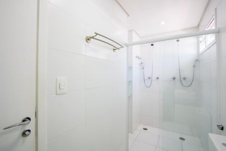 Apartamento à venda com 96m², 3 quartos e 3 vagasBanheiro do quarto 1