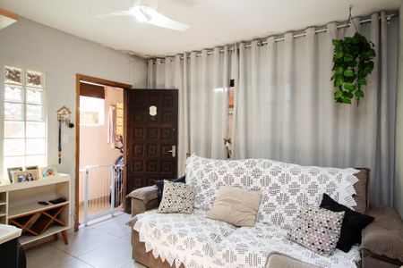 Casa para alugar com 240m², 4 quartos e 1 vaga Casa para alugar com 240m², 4 quartos e 1 vagaSala