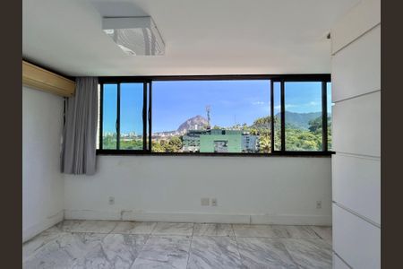 Apartamento à venda com 170m², 2 quartos e 2 vagasSuíte 2
