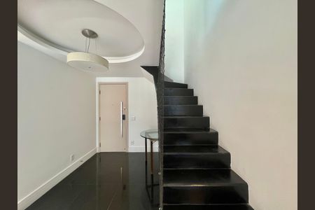 Apartamento à venda com 170m², 2 quartos e 2 vagasCorredor