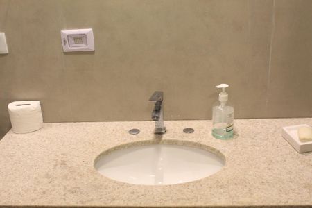 Banheiro  de casa para alugar com 2 quartos, 80m² em Jardim Santa Paula, Cotia