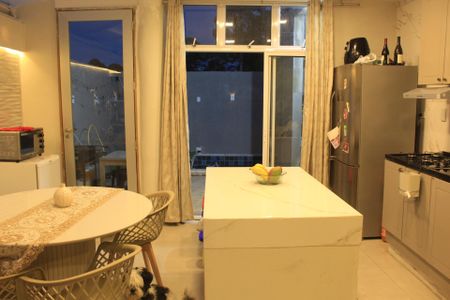 Casa para alugar com 80m², 2 quartos e 2 vagasCozinha