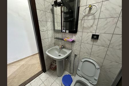 Casa para alugar com 207m², 3 quartos e 4 vagas Casa para alugar com 207m², 3 quartos e 4 vagasBanheiro Corredor