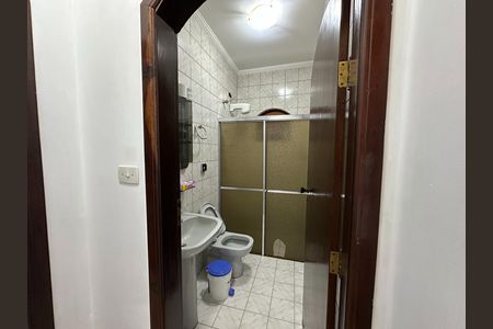 Casa para alugar com 207m², 3 quartos e 4 vagas Casa para alugar com 207m², 3 quartos e 4 vagasBanheiro Corredor