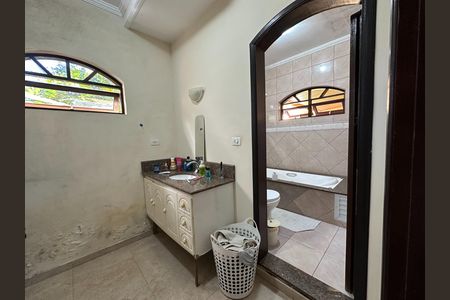 Casa para alugar com 207m², 3 quartos e 4 vagas Casa para alugar com 207m², 3 quartos e 4 vagasBanheiro da Suíte 2