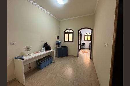 Casa para alugar com 207m², 3 quartos e 4 vagas Casa para alugar com 207m², 3 quartos e 4 vagasCorredor