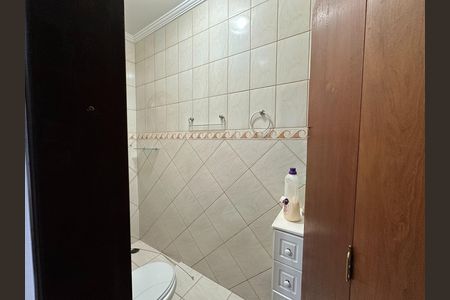 Casa para alugar com 207m², 3 quartos e 4 vagas Casa para alugar com 207m², 3 quartos e 4 vagasBanheiro da Suíte 1