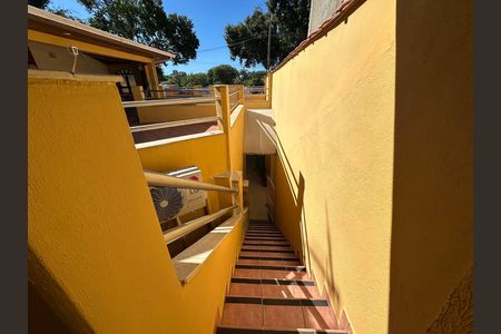 Casa para alugar com 207m², 3 quartos e 4 vagas Casa para alugar com 207m², 3 quartos e 4 vagasEscadas