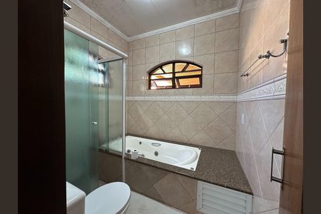 Casa para alugar com 207m², 3 quartos e 4 vagas Casa para alugar com 207m², 3 quartos e 4 vagasBanheiro da Suíte 2