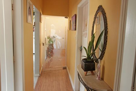 Corredor de apartamento para alugar com 3 quartos, 100m² em Ponta da Praia, Santos