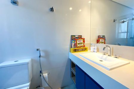 Apartamento à venda com 200m², 4 quartos e 3 vagasBanheiro da Suíte 2