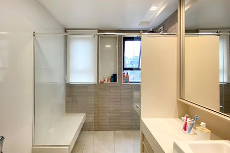 Apartamento à venda com 200m², 4 quartos e 3 vagasBanheiro da Suíte 1