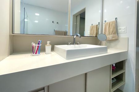 Apartamento à venda com 200m², 4 quartos e 3 vagasBanheiro da Suíte 1
