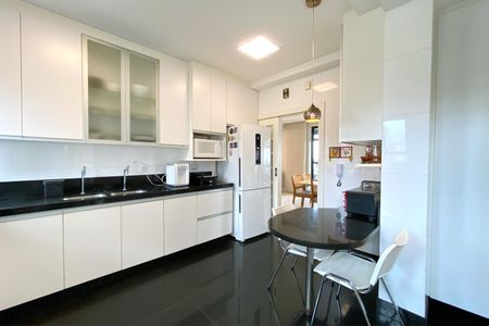 Apartamento à venda com 200m², 4 quartos e 3 vagasCozinha