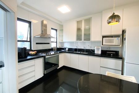 Apartamento à venda com 200m², 4 quartos e 3 vagasCozinha