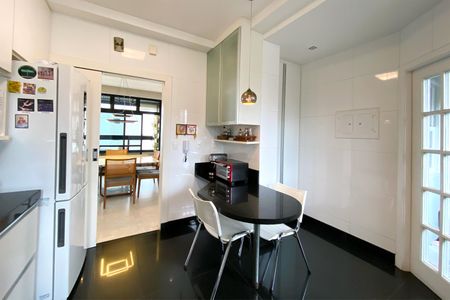 Apartamento à venda com 200m², 4 quartos e 3 vagasCozinha
