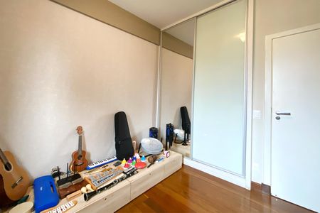 Apartamento à venda com 200m², 4 quartos e 3 vagasQuarto 4