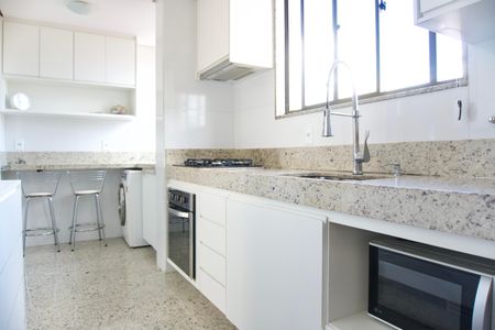 Apartamento à venda com 178m², 3 quartos e 2 vagas Apartamento à venda com 178m², 3 quartos e 2 vagasCozinha