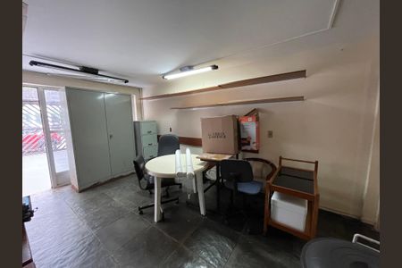 Casa à venda com 135m², 3 quartos e 3 vagasEscritório