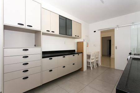 Apartamento à venda com 107m², 2 quartos e sem vaga Apartamento à venda com 107m², 2 quartos e sem vagaCozinha