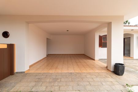 Casa para alugar com 350m², 3 quartos e 6 vagas Casa para alugar com 350m², 3 quartos e 6 vagasGaragem