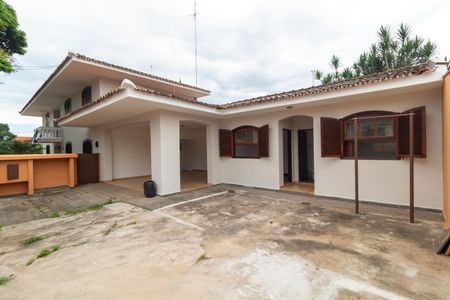 Casa para alugar com 350m², 3 quartos e 6 vagas Casa para alugar com 350m², 3 quartos e 6 vagasQuintal