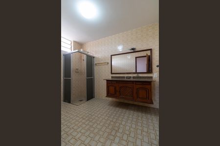 Casa para alugar com 350m², 3 quartos e 6 vagas Casa para alugar com 350m², 3 quartos e 6 vagasBanheiro da Suíte