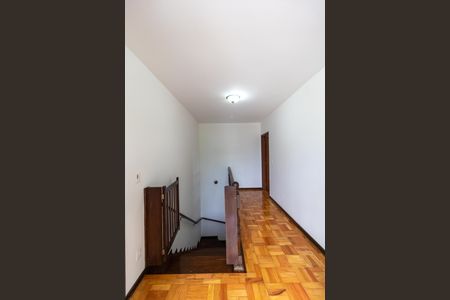 Casa para alugar com 350m², 3 quartos e 6 vagas Casa para alugar com 350m², 3 quartos e 6 vagasHall da escada
