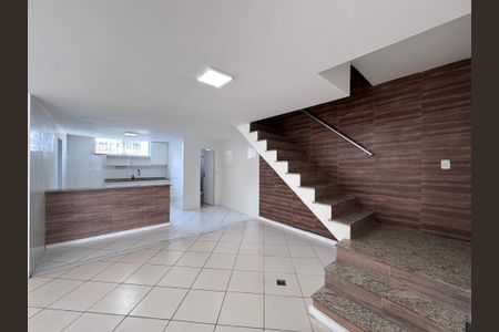 Sala de casa de condomínio para alugar com 4 quartos, 229m² em Vargem Pequena, Rio de Janeiro