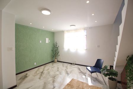 Sala de casa de condomínio à venda com 2 quartos, 125m² em Taquara, Rio de Janeiro