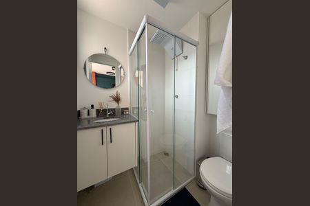 banheiro de kitnet/studio para alugar com 1 quarto, 17m² em Campos Elíseos, São Paulo