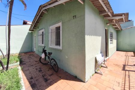 Casa à venda com 200m², 4 quartos e 2 vagas Casa à venda com 200m², 4 quartos e 2 vagasQuintal