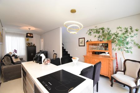 Sala de casa de condomínio para alugar com 3 quartos, 90m² em Boa Vista, Curitiba